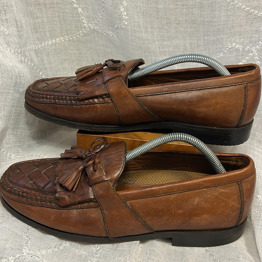 Johnston and Murphy leather loafers with tussles almost NEW